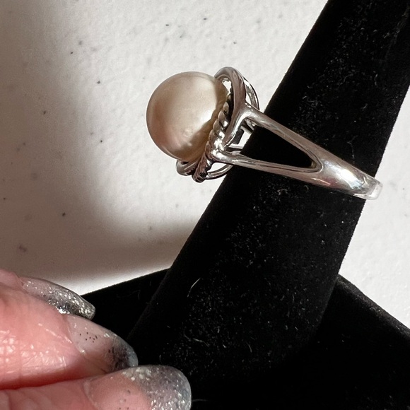Pearl ring and earring set creamy luster in color not sure of the metal - Picture 6 of 9
